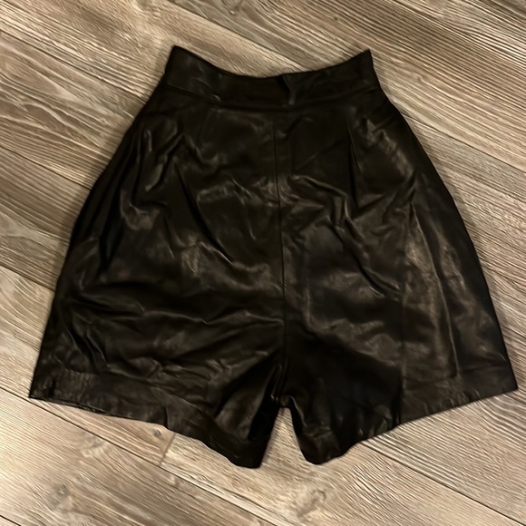 Vintage 90s Danier black leather shorts high waisted pockets Size XS - Picture 7 of 11